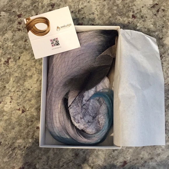 Uniwigs Fatin synthetic lace front wig - Picture 2 of 4